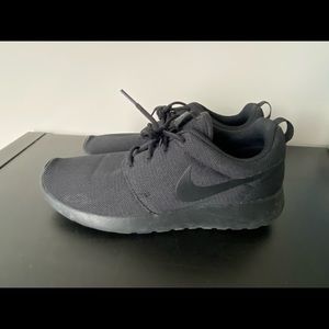 Nike Roshe One Black on Black